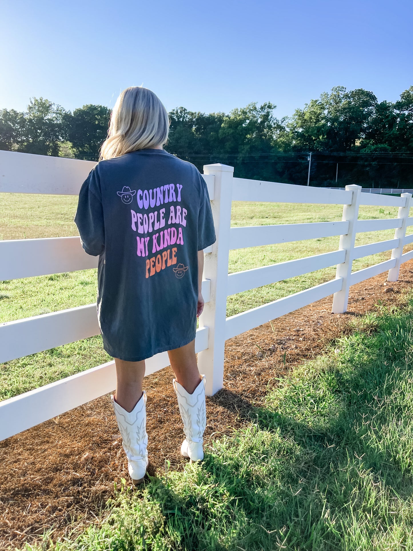 COUNTRY PEOPLE TEE